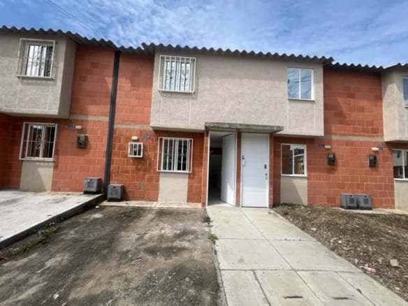 Casa en venta de dos pisos en Cartago Valle1